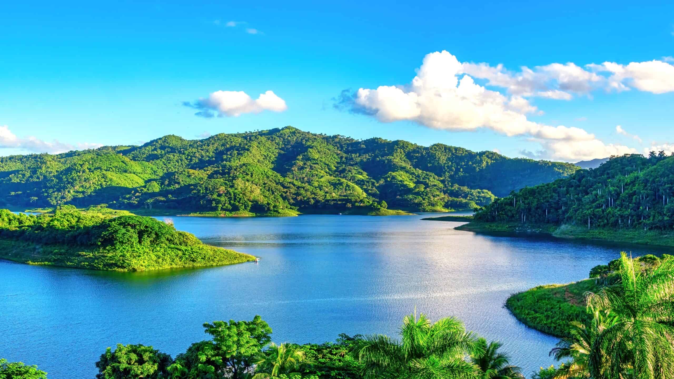 Lake Hanabanilla , Cuba 